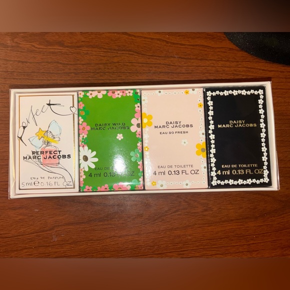Marc Jacobs Mini Fragrance Gift Set – Unopened / New - Picture 3 of 3